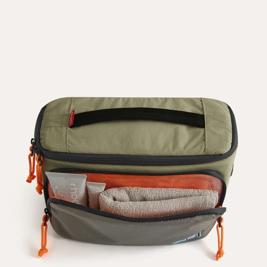 Blast 4.5L Hanging Toiletry Bag