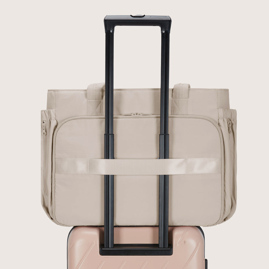 Crush_26L_Tote-with-luggage-Camel