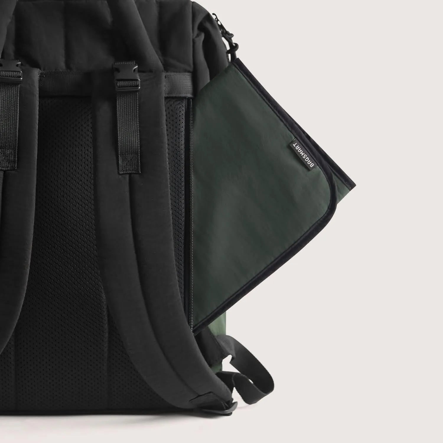 Walker 25L Featherlight Travel Diaper Backpack - Stellarmarketstore